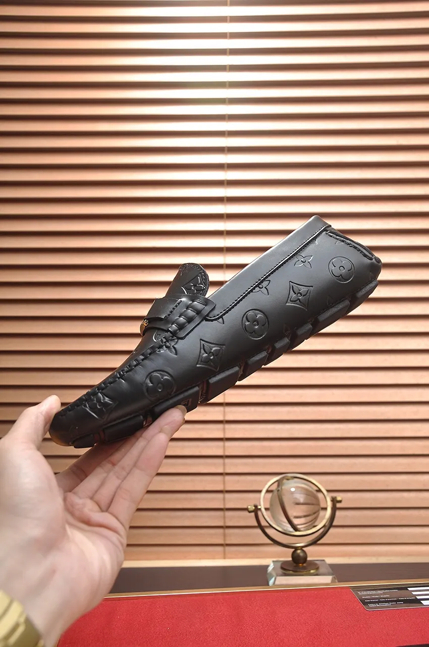 Men's men's shoes 💰420💶 [LV Doudou shoes] (water-dyed cowhide lining) new model is on the market, available on the official website. The new Doudou shoes are processed into single-color materials, and the uppers are made of imported horsehide leather. The body of the shoe is fully hemmed with mark thread, and is lined with imported original cowhide leather. The elegant shoe shape is super suitable for all-matching, and the size is 38-44.